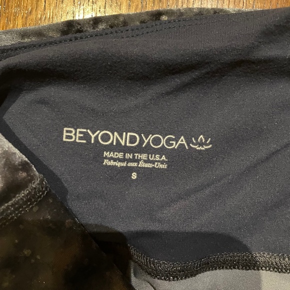 Beyond Yoga Incredible crushed velvet leggings- Size Small - Picture 10 of 11